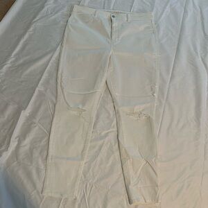 NEW - American Eagle - White ripped jeans